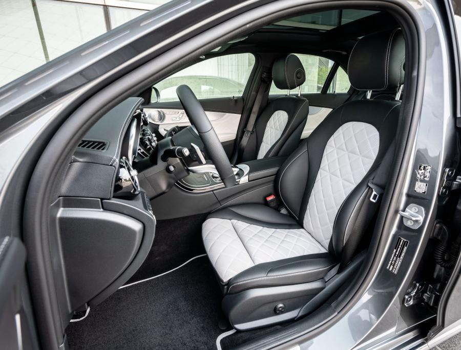 Интерьер Mercedes-Benz C200 (W205) 2018 года  (WW) (фото 4 из 34)